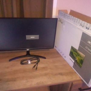 Monitor Acer 24 inch come with cords power and display to port